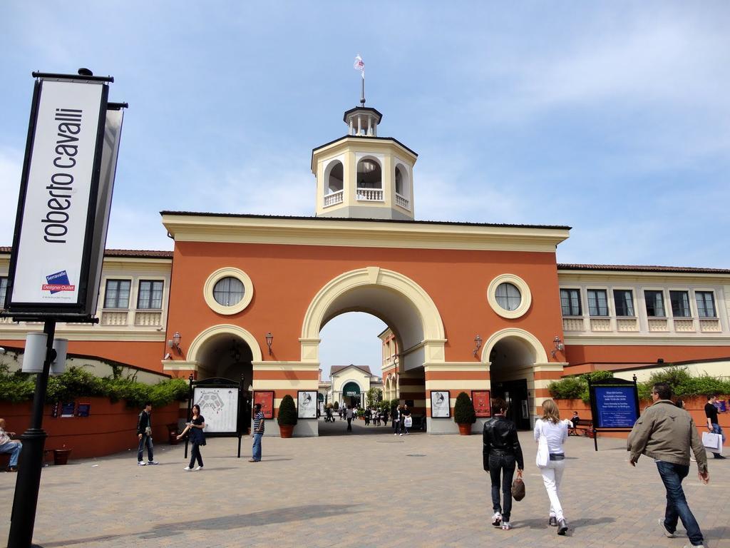 Residence Shopping Outlet Нови Лигуре Екстериор снимка